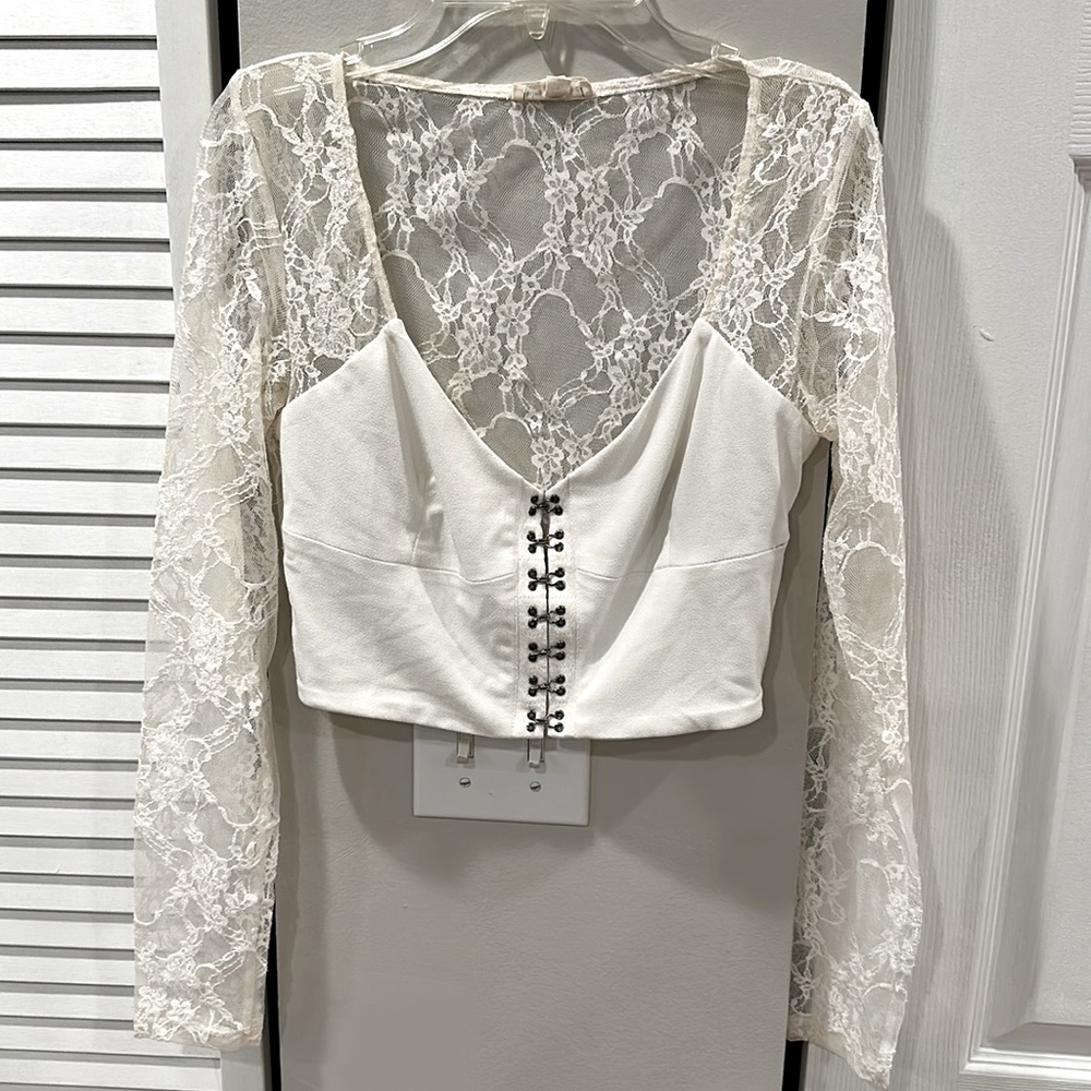 Long sleeve lace body con top